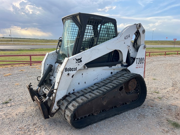 2002-bobcat-t300-image-1