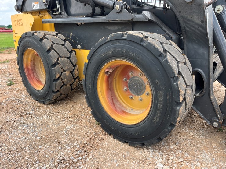 2015-new-holland-l218-image-6