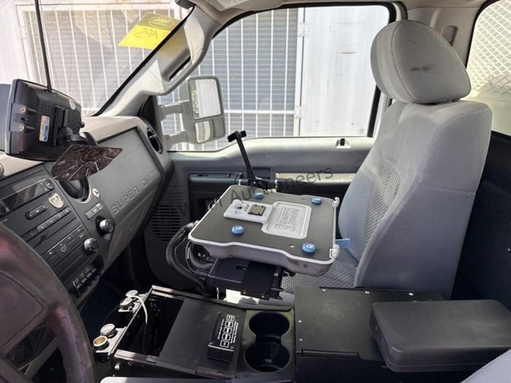 2015-ford-f550-image-30