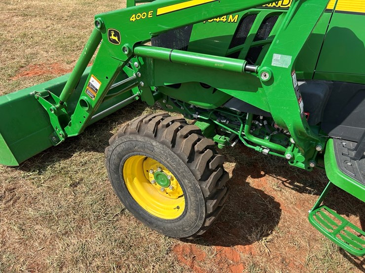2020-john-deere-4044m-image-13