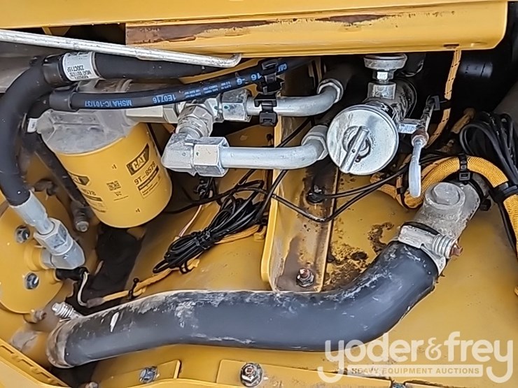 2019-caterpillar-d6n-lgp-image-49