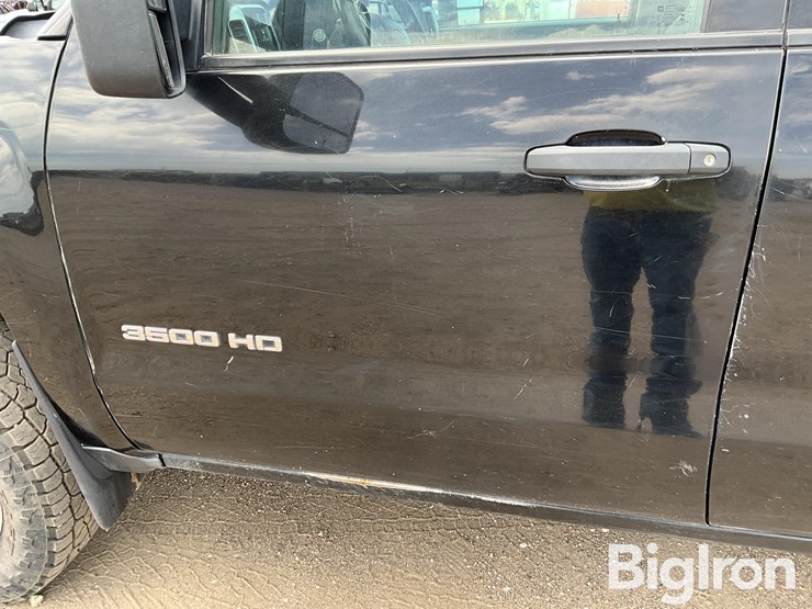 2015-chevrolet-3500-image-16