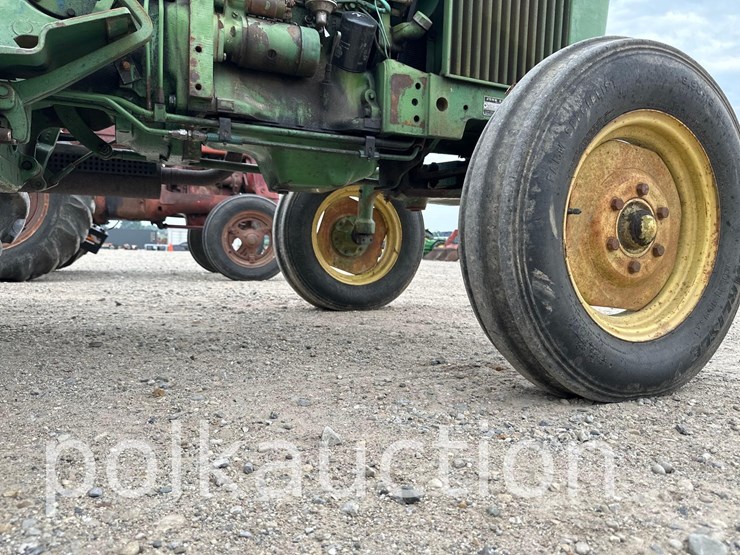 john-deere-830-image-12