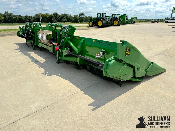 2023-john-deere-c12f-image-4
