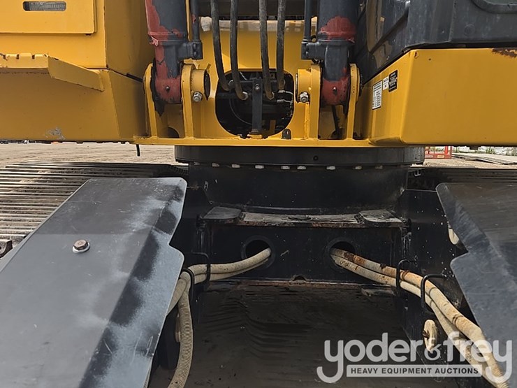 2022-deere-130g-image-50