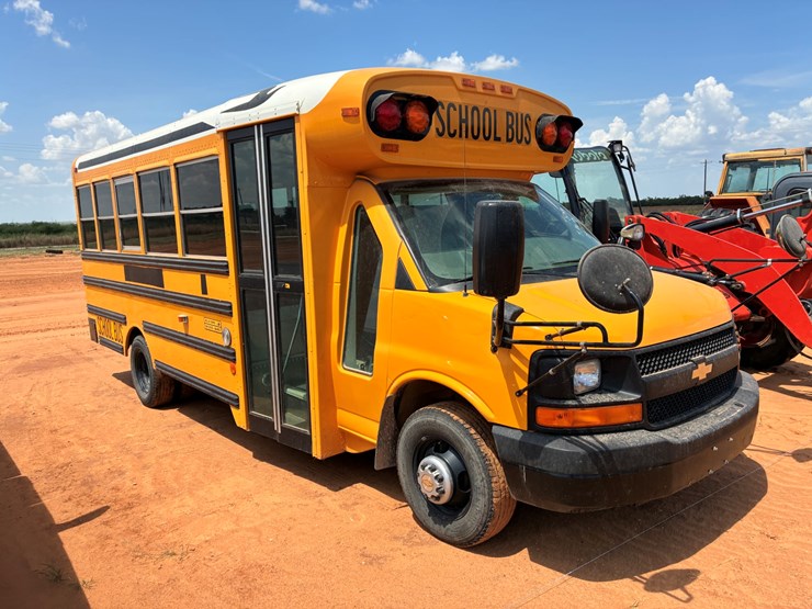 #t8044-•-chevy-bus-image-2
