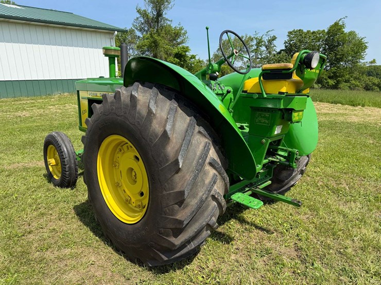 john-deere-820-image-7