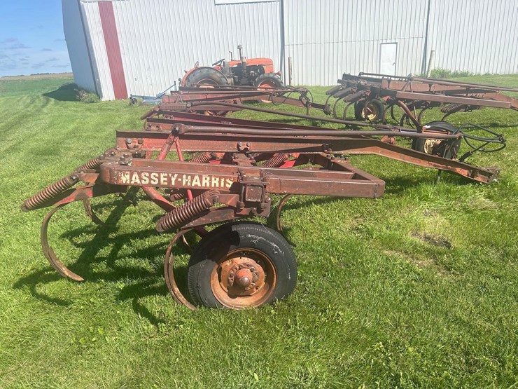 massey-ferguson-14-image-7