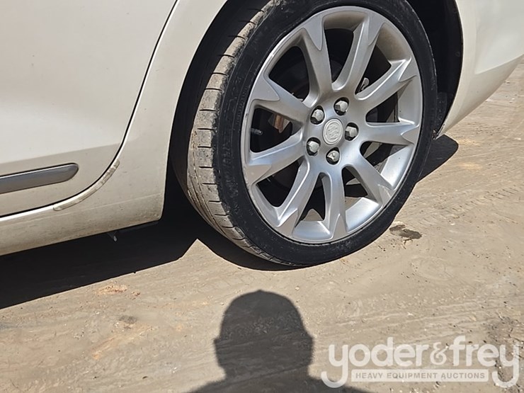 2010-buick-lacrosse-cxs-image-12