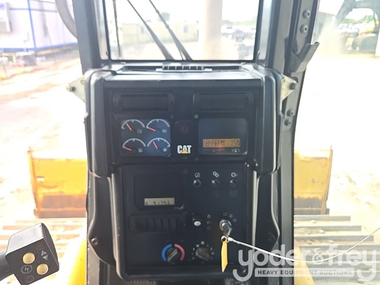 2008-caterpillar-d6n-lgp-image-61
