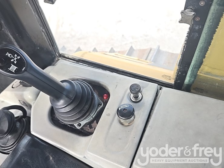 2008-caterpillar-d6n-lgp-image-63