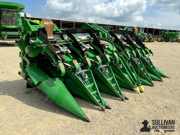 2023-john-deere-c12f-image-3