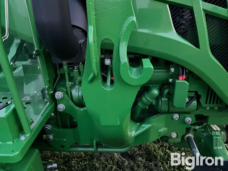 2022-john-deere-5045e-image-14