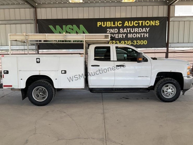 2015-chevrolet-3500-image-1