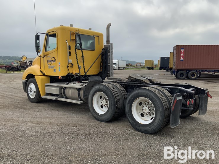 2010-freightliner-columbia-120-image-7