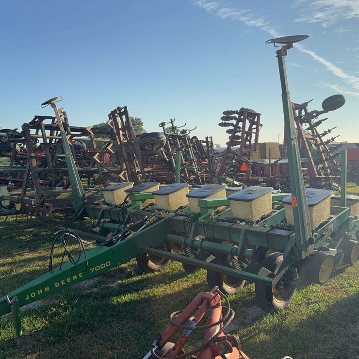 JOHN DEERE 7000