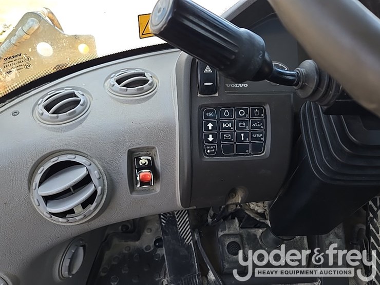 2014-volvo-l60g-image-105