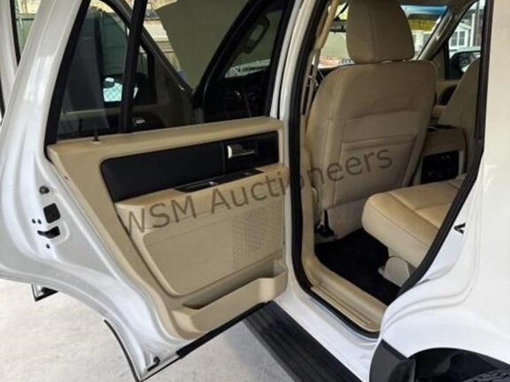 2015-ford-expedition-image-24