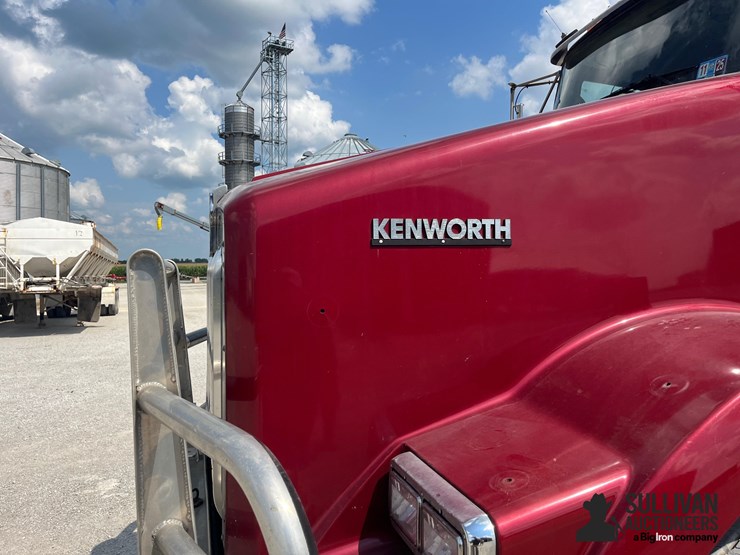 2011-kenworth-t800-image-12