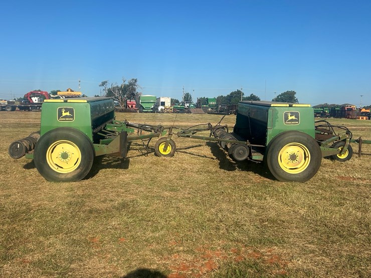 john-deere-8300-image-2
