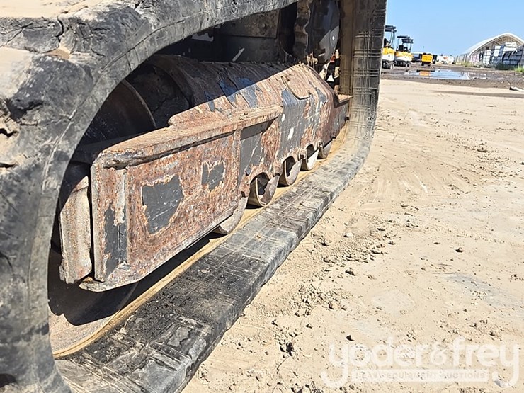 2019-bobcat-t590-image-21