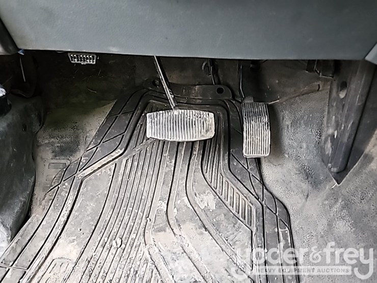2014-ford-f550-xl-image-33