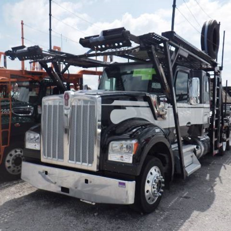 2022 KENWORTH W990