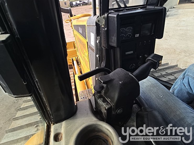 2008-caterpillar-d6n-lgp-image-64