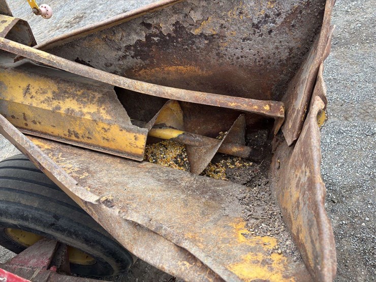 new-holland-355-image-13