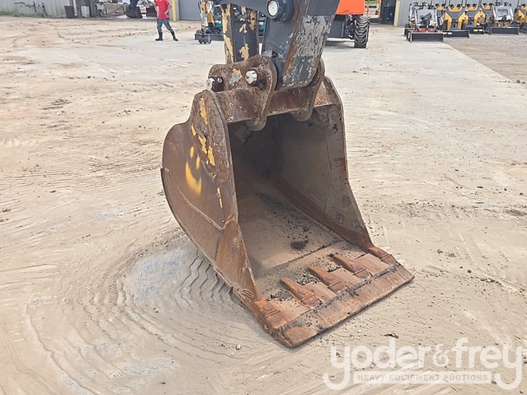 2022-deere-130g-image-30