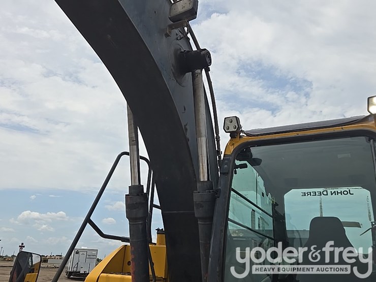 2022-deere-130g-image-37