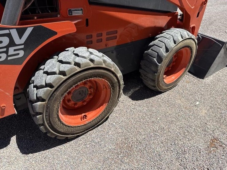 kubota-ssv65-image-11