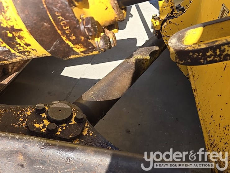 2014-komatsu-d155ax-7-image-39