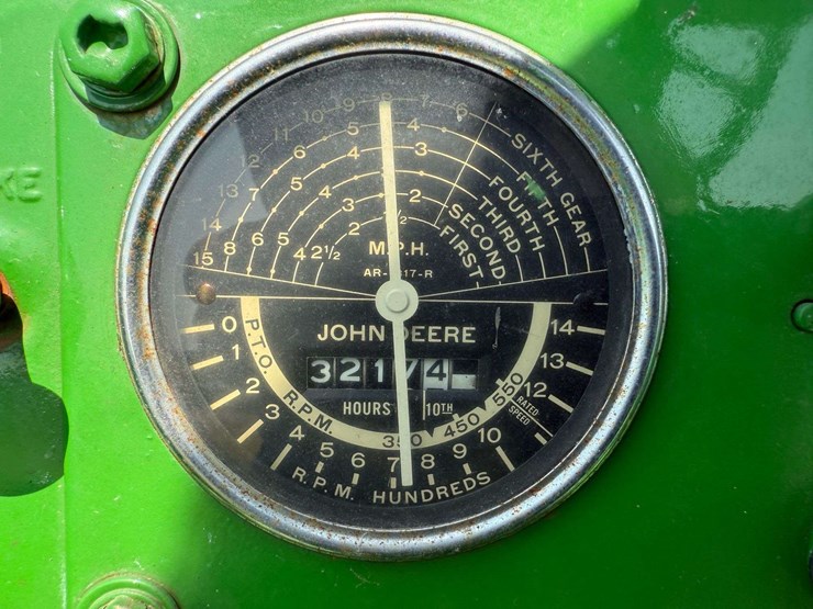 john-deere-820-image-28