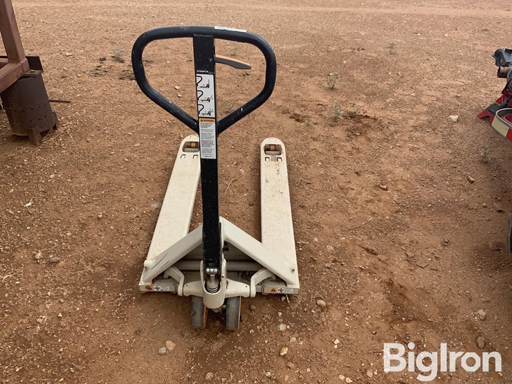 crown-pallet-jack-image-6
