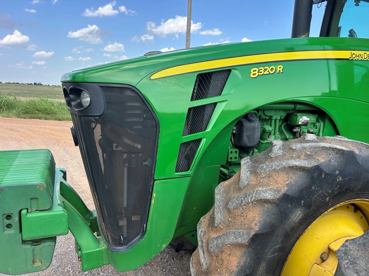 2010-john-deere-8320r-image-17