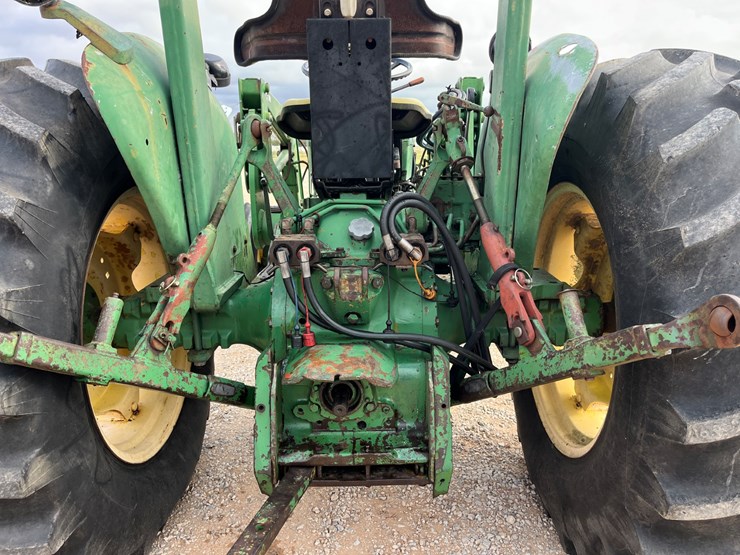 1976-john-deere-2240-image-9