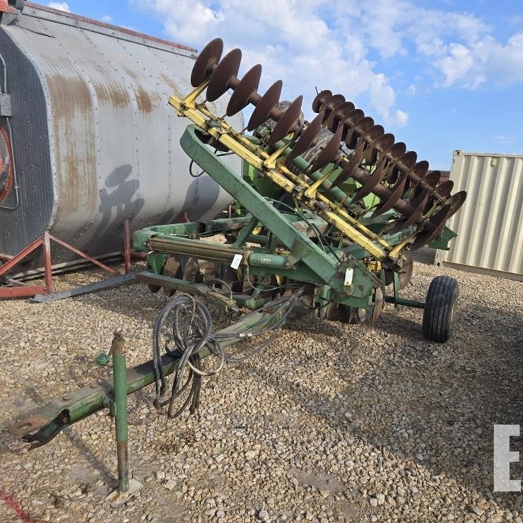 JOHN DEERE 220