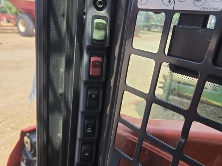 kubota-ssv75-image-15