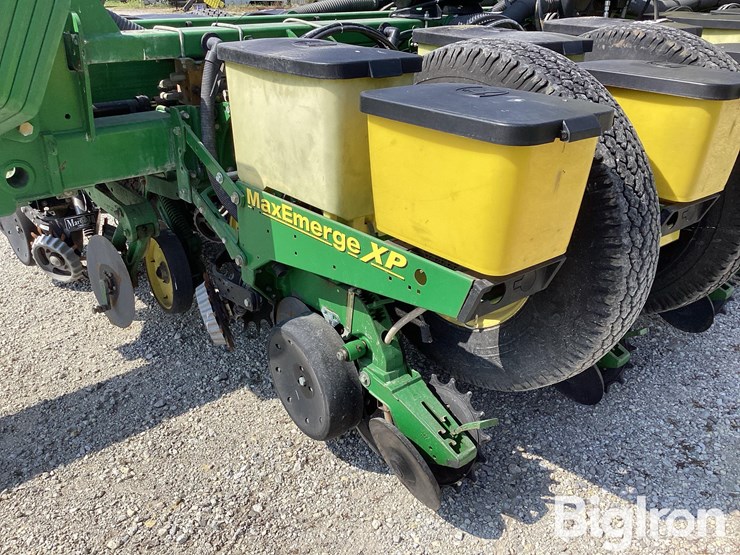 2006-john-deere-1770-image-13