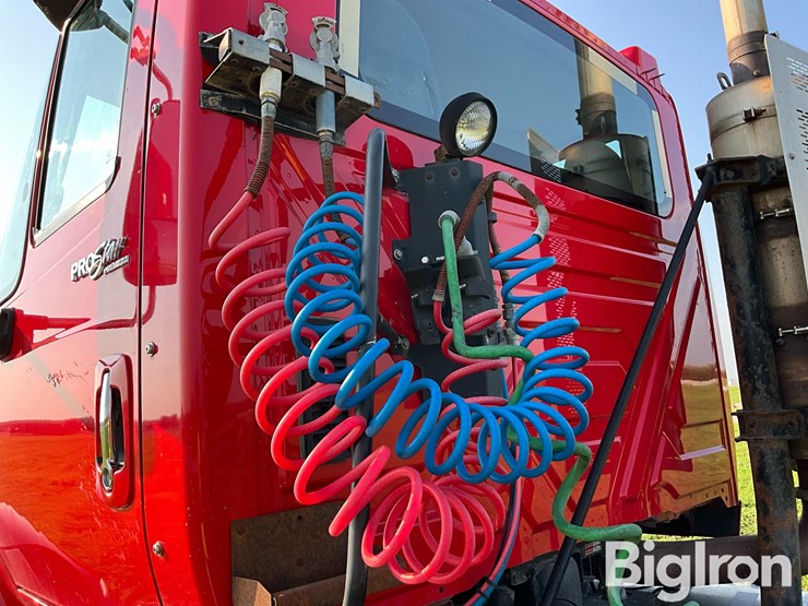 2010-international-prostar-image-15