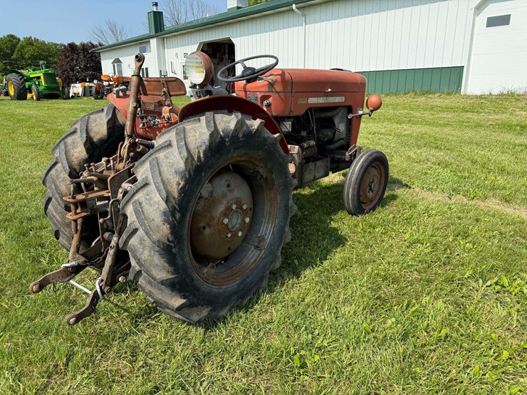 massey-ferguson-825-image-5