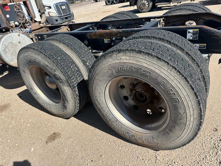 2014-peterbilt-388-image-6