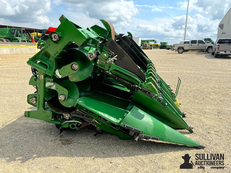 2023-john-deere-c12f-image-4