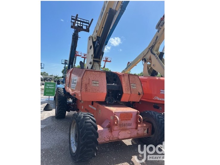 2017-jlg-800s-image-3