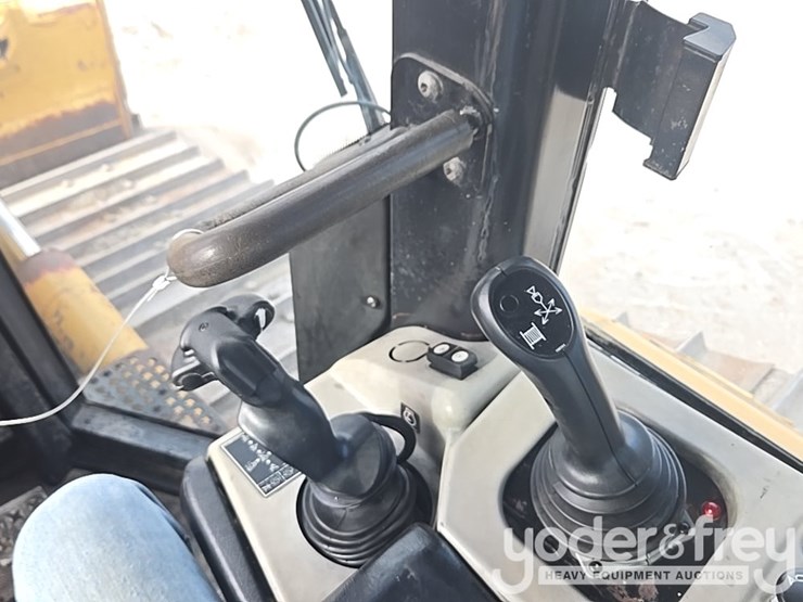 2008-caterpillar-d6n-lgp-image-62