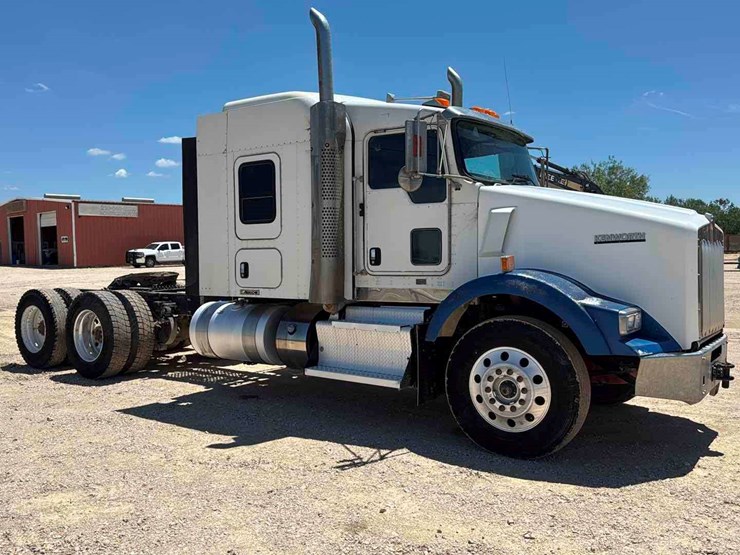 2014-kenworth-t800-image-3