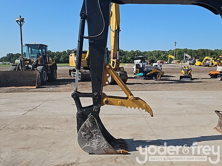 2015-deere-85g-image-18