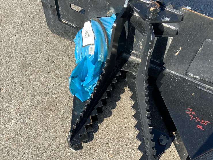 skid-steer-post-puller-attachment-image-12