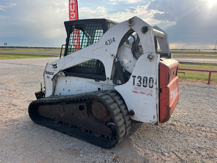 2002-bobcat-t300-image-10